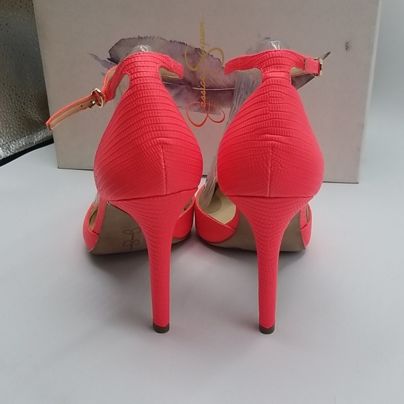 Jessica Simpson Women’s Cirrus Pumps - Picture 3 of 5